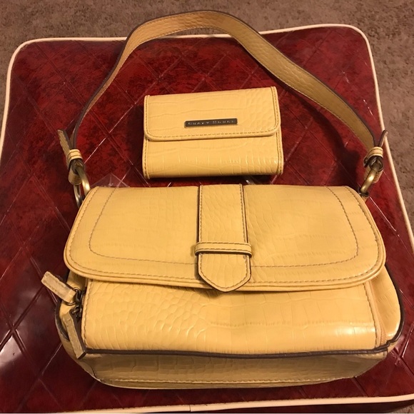 Liz Claiborne CRAZY HORSE Shoulder Bag & Wallet Faux Leather Croc  Butter Yellow - Picture 1 of 10